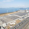 屋上太陽光発電パネルの様子（北九州工場）