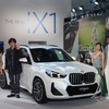 左から、モデル滝沢眞規子さん、俳優井浦新さん、タレント島袋聖南さん・石倉ノアさん夫妻
