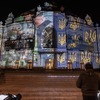 ウクライナ、キーウ市の国立劇場。ロシアの侵攻による死者を追悼するために照明された（2月23日）