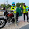 ヤマハ発動機がタンザニアでバイクを使ったラストマイルデリバリー事業の実証実験を開始。写真のバイクは110ccのヤマハ『CRUX-REV』