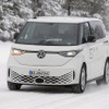 VW ID.BUZZ ロングホイールベースのプロトタイプ（スクープ写真）