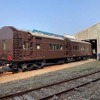 トキ鉄に搬入されたオヤ31 31。測定用の矢羽根を広げた姿がかんざしを髪に刺した花魁に見えることから、いつしか「オイラン」車と呼ばれるようになった。