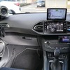 コクピットはAピラー、ドアのアウターバッフルなど印象的なスピーカー取り付けでオーディオカーの雰囲気を盛り上げる。