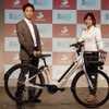 シェアサイクル「ダイチャリ」を運営するシナネンモビリティPLUSの三橋美和社長(右)と、経営企画部部長　若松和馬氏