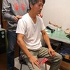 身体の採寸はかなり綿密。各部の長さ、太さなど合計22カ所のサイズを計測する。