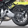 スイングアームは片持ち。スイングアームから伸びるナンバーステーをホンダで初めて採用したのがこのCB1000Rだ