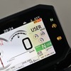 各走行モードに合わせてパワー、トルクコントロール、エンジンブレーキなどの介入具合も変化。「USER」モードはこの辺りの制御をすべて自分の好みで作れる。バイクとスマートフォンを専用アプリを使ってBluetooth接続することも可能