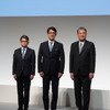 左から宮崎洋一副社長、佐藤恒治社長、中嶋裕樹副社長