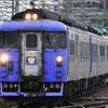 キハ183系は寝台車を連結した夜行列車としても運行されたことがあった。写真はその最後の列車である臨時特急『まりも』で、先頭車は中間車を改造した100番台。2008年頃。函館本線・苗穂～札幌。