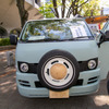 木製インテリアとデニムのシートカバーの調和が美しい『ハイエース』カスタム…アウトドアデイジャパン東京2023