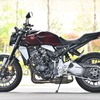 ホンダ CB1000R。シートカウルにナンバーが付かないため、コンパクトな見た目を実現。シート高は830mm