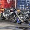 ホンダ CB1000R（左）とヤマハ MT-10 SP（右）