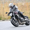 ホンダ CB1000R。身長165cmでもフィットするポジション。CB1300シリーズの巨体を征服する走りとは対極にあるCBだ