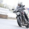 ホンダ CB1000R。身長165cmでもフィットするポジション。CB1300シリーズの巨体を征服する走りとは対極にあるCBだ