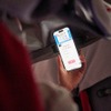 移動時間を快適に過ごすことができる「スマホホルダー」