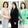 日本アイ・ビー・エム IBM Institute for Business Value自動車・電機・エネルギー産業リサーチ・グローバルリーダー鈴木のり子氏、IBMコンサルティング事業本部 オートモーティブ・サービス事業部長 中村祐子氏、IBMコンサルティング事業本部 製造流通サービス事業部 パートナー 中西美鈴氏（左から）
