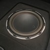 元々は1発で組んでいたオーナーだったが、低音がもの足りなくなって2発化を実施。今では満足の音圧を稼ぎ出している。
