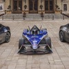 マセラティ・グラントゥーリズモ 新型の「フォルゴーレ」と「トロフェオ」。中央はフォーミュラEマシン
