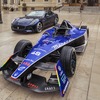 マセラティ・グラントゥーリズモ 新型の「フォルゴーレ」。手前はフォーミュラEマシン