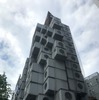 解体前の中銀カプセルタワービル（南側から。2021年4月）