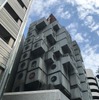 解体前の中銀カプセルタワービル（西側から。2021年4月）