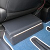 運転席同様に助手席のシート下にもパワーアンプを取り付ける。こちらもプロテクション処理を施し、後席の使い勝手を確保した。