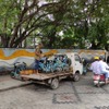 日常の足として2輪車が普及するインドの風景。
