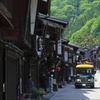 奈良井宿を走る重伝建バス