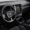 ボルボ XC40 アルティメットB4 AWD ダークエディション