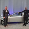 ヒョンデのチョン・ウィソンCEO（向かって左）とG. ジウジアーロ