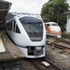 東武鉄道N100系スペーシアX（向かって左）と100系スペーシア（東武日光駅）