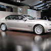 【BMW 7シリーズ 新型発表】4輪操舵システムで小回りスイスイ