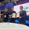 BNCのAnirudh Ravi Narayanan CEO（中央）と武蔵精密工業の大塚智久 常務執行役員