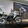 会場で紹介されたハーレー「CVO ストリートグライド（左）」と「CVO ロードグライド（右）」