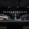 「クルマの未来を変えていこう」とプレゼン締めくくった執行役員 デザイン領域領域長 サイモン・ハンフリーズ氏。