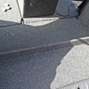 フロアパネルはこのようにワンオフされたもの。閉じてしまうとフロア下に大量のユニットが収納されていることを感じさせない。