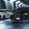 左：トヨタ ヴェルファイア エクスクルーシブ ラウンジ（ハイブリッド・E-Four）（プラチナホワイトパールマイカ）＜オプション装着車＞、右：トヨタ ヴェルファイア Z プレミア（ターボガソリン・2WD）（ブラック）＜オプション装着車＞