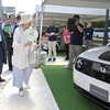 E-Tokyoキックオフを視察する小池都知事