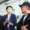 自民党・水素社会推進議員連盟の小渕優子会長に水素技術の可能性をレクチャーする豊田章男会長