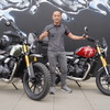 生産はトライアンフとパートナーシップを結ぶインドのバジャージが担当。スピード400とスクランブラー400Xの質感はとても高い。