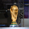 ソニー、W杯の優勝カップにフラッシュの嵐…フォトエキスポ09