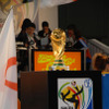ソニー、W杯の優勝カップにフラッシュの嵐…フォトエキスポ09
