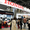 【東京モーターサイクルショー09】ペドロサのMotoGPマシンに触る…ホンダ