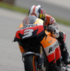 【東京モーターサイクルショー09】ペドロサのMotoGPマシンに触る…ホンダ