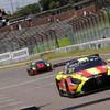 総合優勝した#37 Craft-Bamboo Racingのチェッカーシーン
