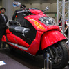 【東京モーターサイクルショー09】スズキのビッグスクーター、ジェンマに新色