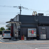 ドライブスルーの飲食店や洗車機などにも注意が必要