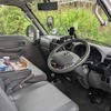 「アミティ」の運転席