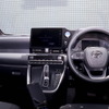 ノアの車室内の質感を損なうことなく、またディスプレイオーディオとの融合を図る取り付けの好例