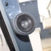 復刻したランドクルーザー70のAピラーを取り寄せて加工のベースに使った。車内へのフィット感も高くデザインもスマート。